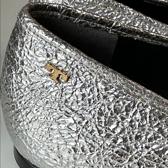 Tory Burch Laila 2 Driver Leather Ballet Flats Crinkle Metallic Silver Flaw - Picture 11 of 16